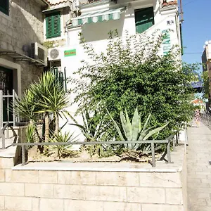apartments-kuca-mala.splithotels.org/